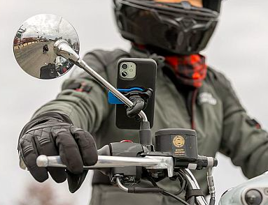 Quad Lock monté sur le rétroviseur