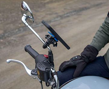 Quad Lock — fixation sur le guidon, vue rapprochée