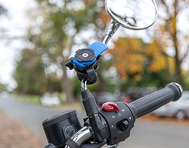 Quad Lock monté sur le guidon